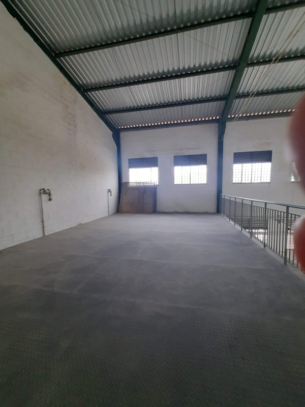 Galpão para Venda ou Locação, ótima localização pronto para sua empresa!!! Rua das Samambaias Santana de Parnaíba - 