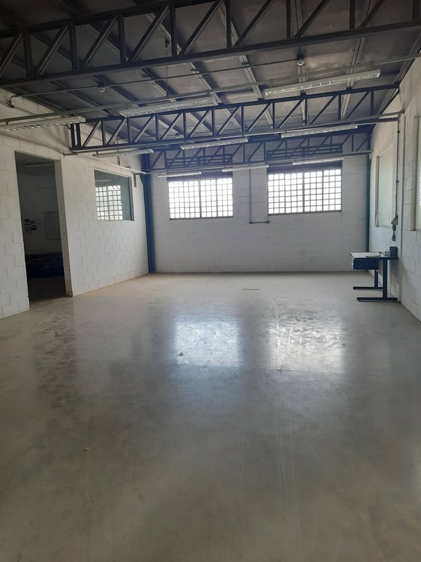 Galpão para Venda ou Locação, ótima localização pronto para sua empresa!!! Rua das Samambaias Santana de Parnaíba - 