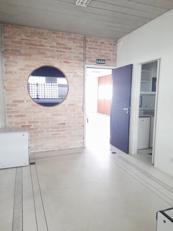 Galpão para Venda ou Locação, ótima localização pronto para sua empresa!!! Rua das Samambaias Santana de Parnaíba - 