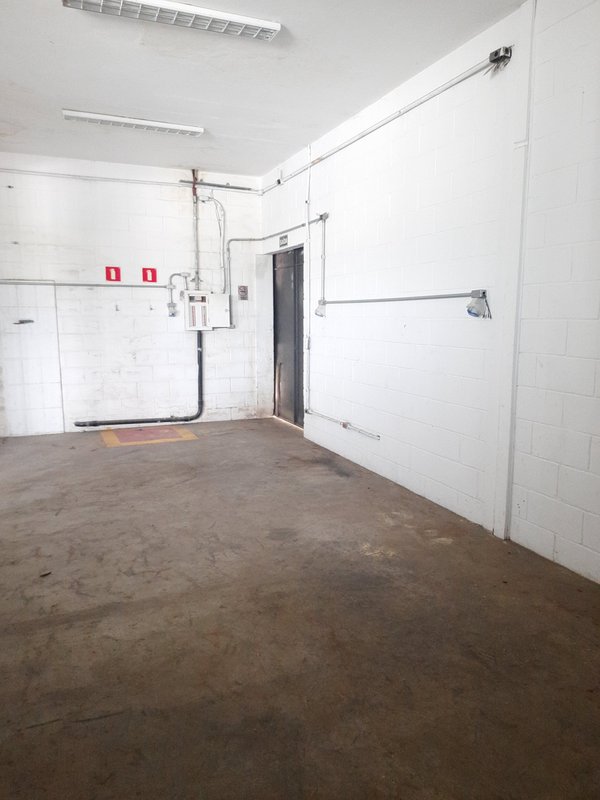 Galpão para Venda ou Locação, ótima localização pronto para sua empresa!!! Rua das Samambaias Santana de Parnaíba - 