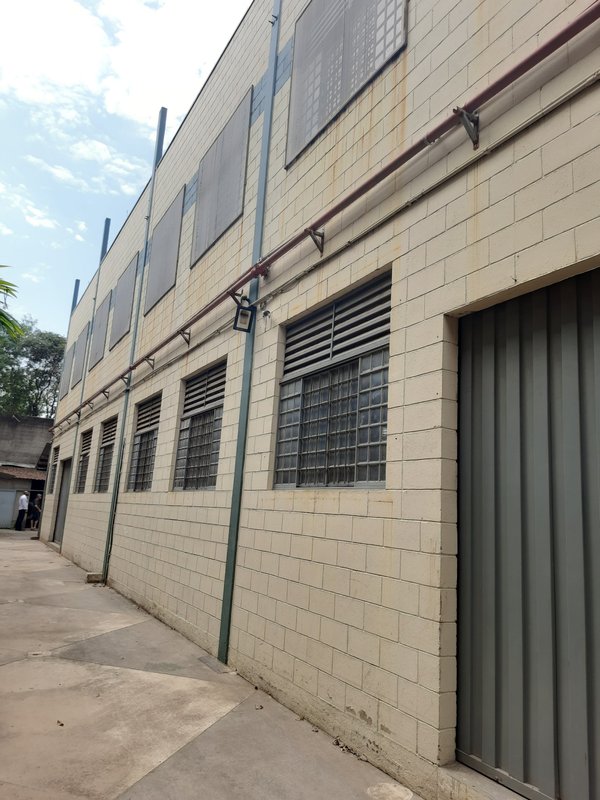 Galpão para Venda ou Locação, ótima localização pronto para sua empresa!!! Rua das Samambaias Santana de Parnaíba - 