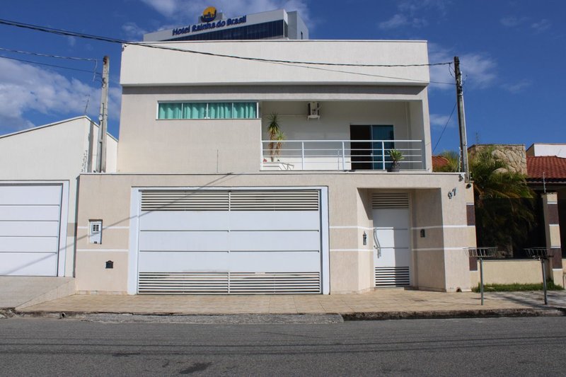 Casa em Aparecida, Bairro Jardim Paraíba,  com 280 mts2. 3 Suites com varanda. 4 vagas  APARECIDA - 