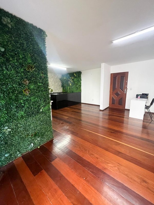 Apartamento à venda com 3 quartos, 2 suíte de 196m² por R$ 560.000,00 Avenida Engenheiro Domingos Ferreira Recife - 