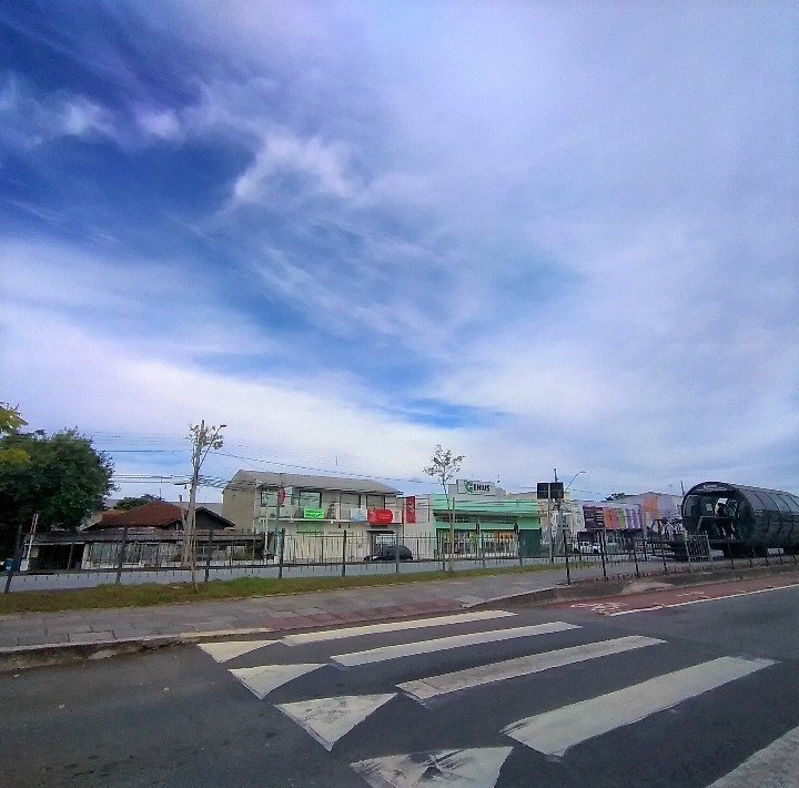 Lojas e  Residência Comercial de Frente para Marechal Floriano  Curitiba - 