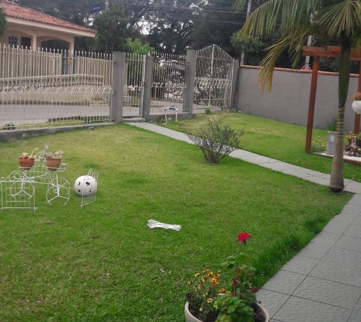 Área de 4949m² com 5 Casas em local tranquilo e asfaltado no Campo de Santana  Curitiba - 