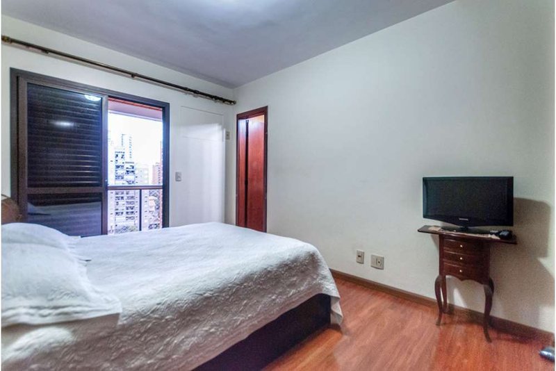 Apartamento na Chácara Klabin com 4 dormitórios 140m² Professora Carolina Ribeiro São Paulo - 