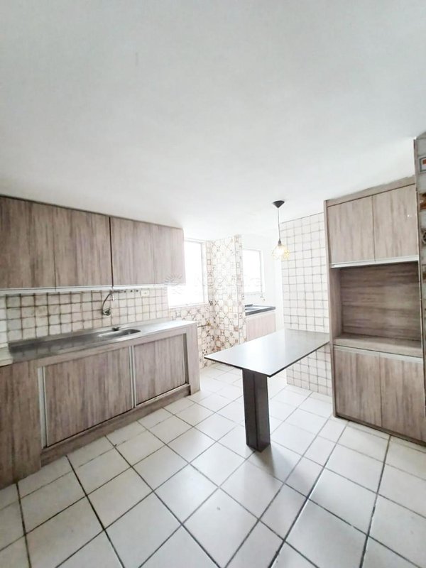 Duplex à venda com 3 quartos sendo 2 suite e varanda, 178,91m² por R$ 650.000,00 Rua Luiz Pimentel Recife - 