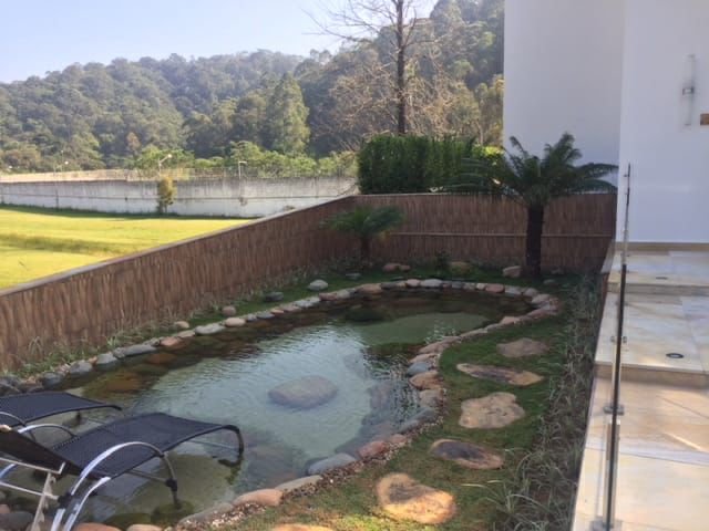 Linda Mansão Tamboré 1, com vista permanente para mata - Barueri - 