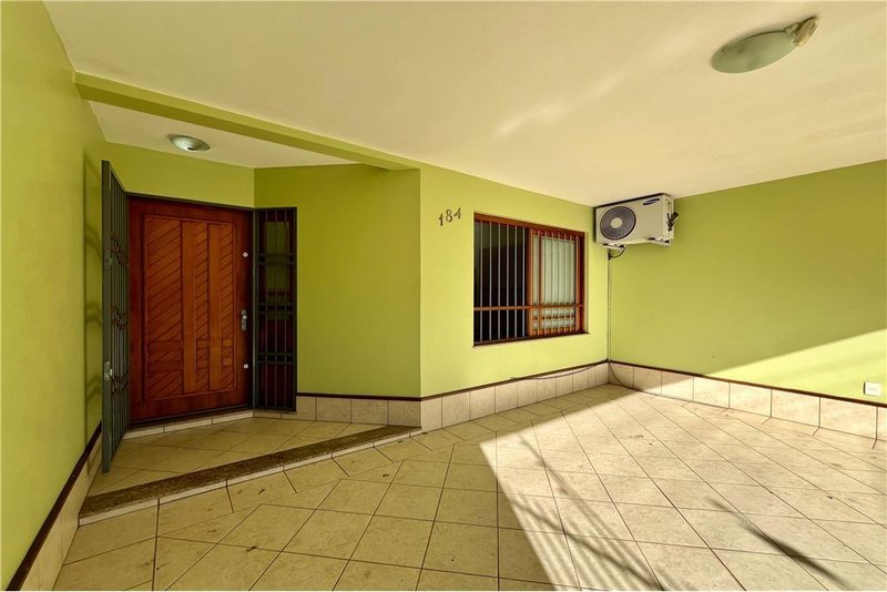 Casa com 3 dormitórios 600m da Av Baltazar De Olivera Garcia Hugo Nelson Magalhães Porto Alegre - 