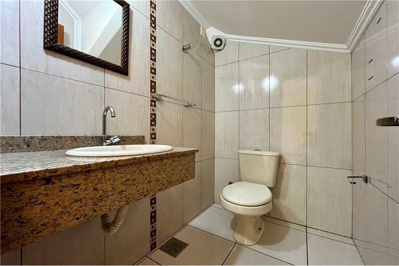 Casa com 3 dormitórios 600m da Av Baltazar De Olivera Garcia Hugo Nelson Magalhães Porto Alegre - 