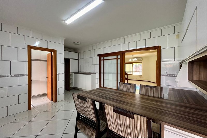 Casa com 3 dormitórios 600m da Av Baltazar De Olivera Garcia Hugo Nelson Magalhães Porto Alegre - 
