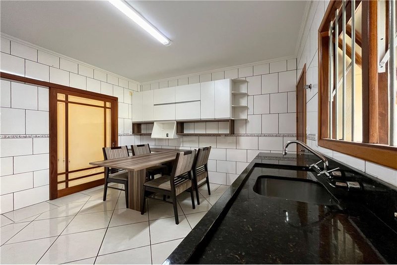 Casa com 3 dormitórios 600m da Av Baltazar De Olivera Garcia Hugo Nelson Magalhães Porto Alegre - 