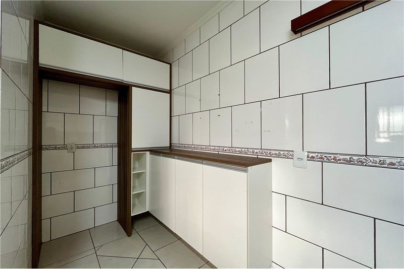Casa com 3 dormitórios 600m da Av Baltazar De Olivera Garcia Hugo Nelson Magalhães Porto Alegre - 