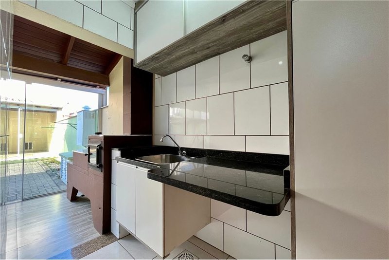Casa com 3 dormitórios 600m da Av Baltazar De Olivera Garcia Hugo Nelson Magalhães Porto Alegre - 