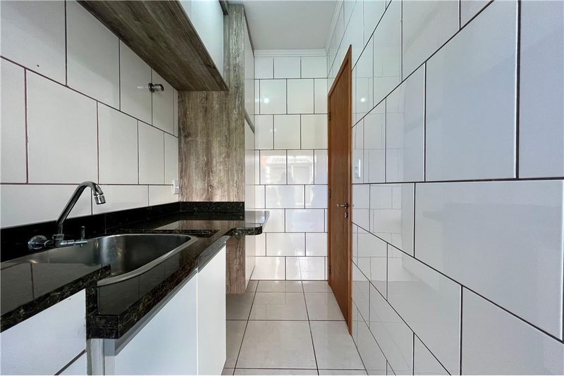 Casa com 3 dormitórios 600m da Av Baltazar De Olivera Garcia Hugo Nelson Magalhães Porto Alegre - 