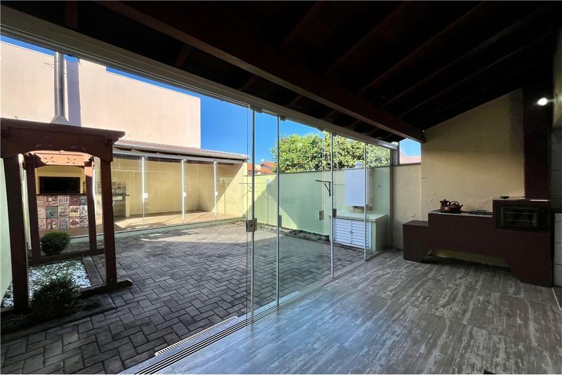 Casa com 3 dormitórios 600m da Av Baltazar De Olivera Garcia Hugo Nelson Magalhães Porto Alegre - 
