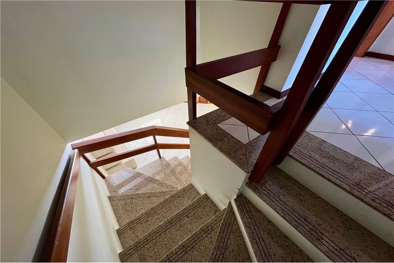 Casa com 3 dormitórios 600m da Av Baltazar De Olivera Garcia Hugo Nelson Magalhães Porto Alegre - 