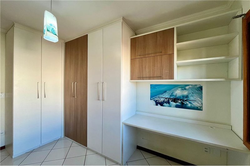 Casa com 3 dormitórios 600m da Av Baltazar De Olivera Garcia Hugo Nelson Magalhães Porto Alegre - 
