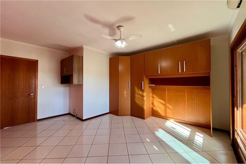 Casa com 3 dormitórios 600m da Av Baltazar De Olivera Garcia Hugo Nelson Magalhães Porto Alegre - 