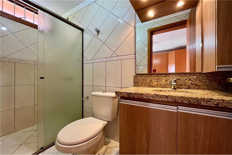 Casa com 3 dormitórios 600m da Av Baltazar De Olivera Garcia Hugo Nelson Magalhães Porto Alegre - 