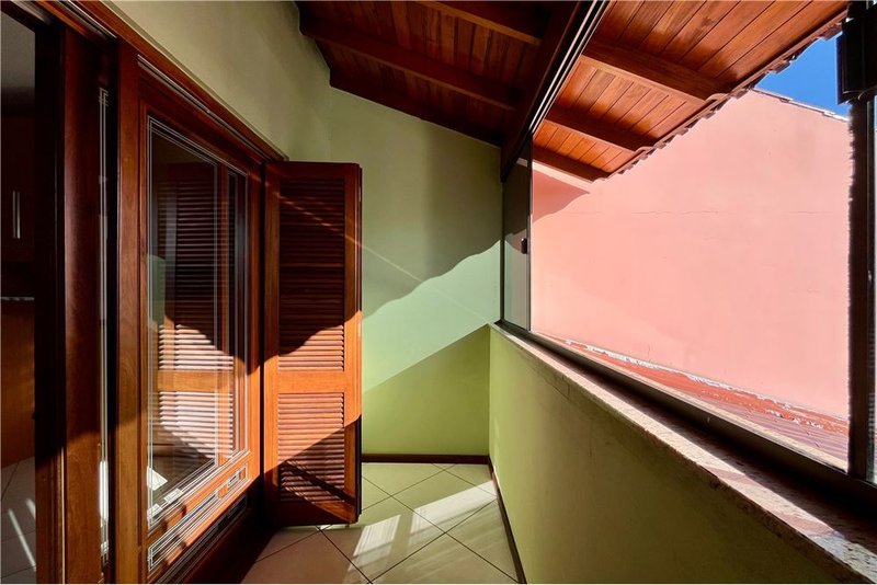 Casa com 3 dormitórios 600m da Av Baltazar De Olivera Garcia Hugo Nelson Magalhães Porto Alegre - 