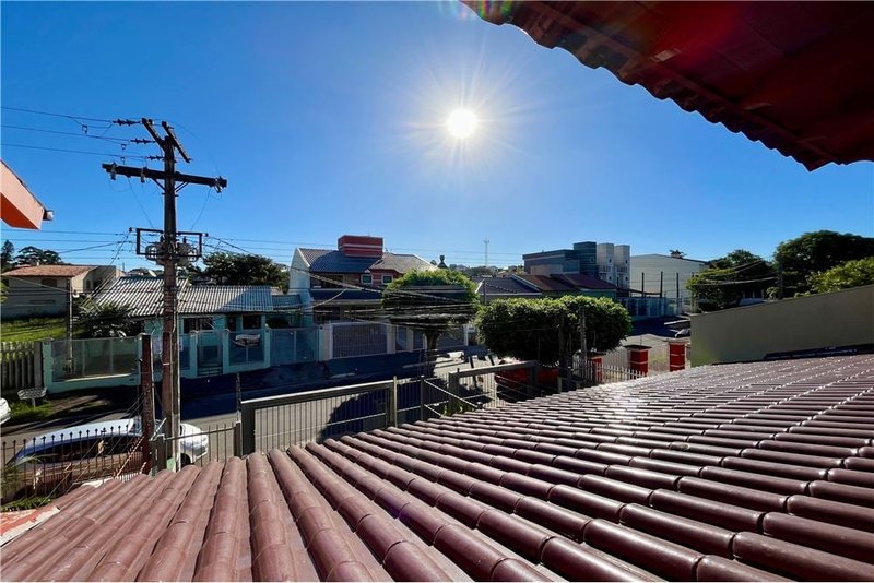 Casa com 3 dormitórios 600m da Av Baltazar De Olivera Garcia Hugo Nelson Magalhães Porto Alegre - 