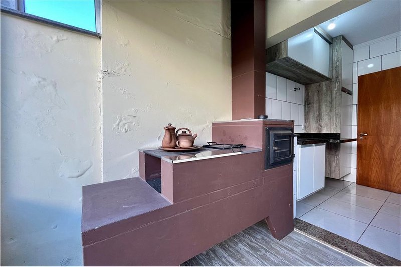 Casa com 3 dormitórios 600m da Av Baltazar De Olivera Garcia Hugo Nelson Magalhães Porto Alegre - 