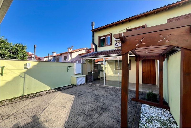 Casa com 3 dormitórios 600m da Av Baltazar De Olivera Garcia Hugo Nelson Magalhães Porto Alegre - 