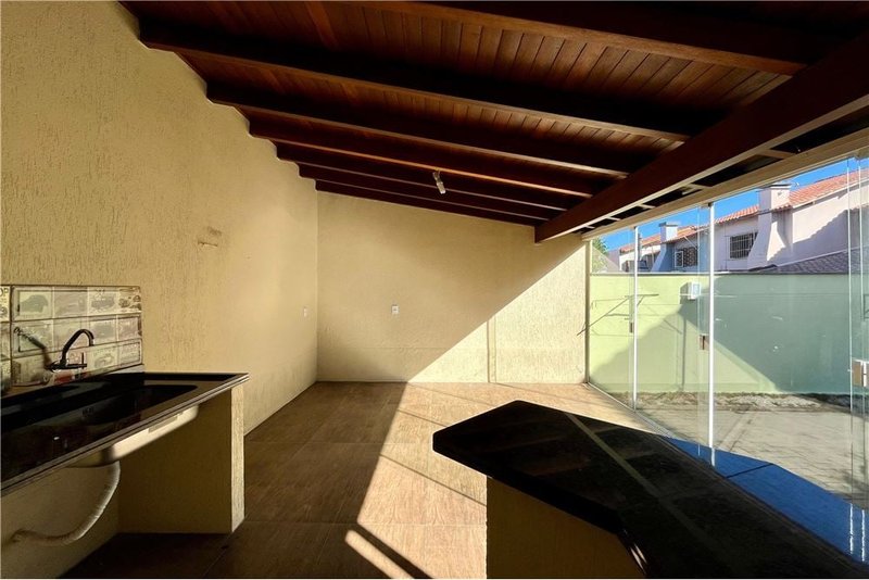 Casa com 3 dormitórios 600m da Av Baltazar De Olivera Garcia Hugo Nelson Magalhães Porto Alegre - 