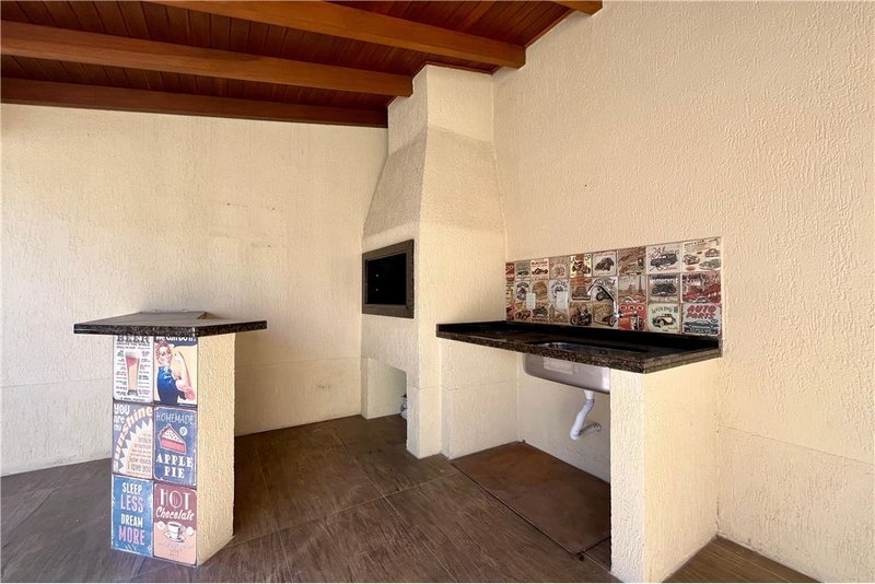 Casa com 3 dormitórios 600m da Av Baltazar De Olivera Garcia Hugo Nelson Magalhães Porto Alegre - 