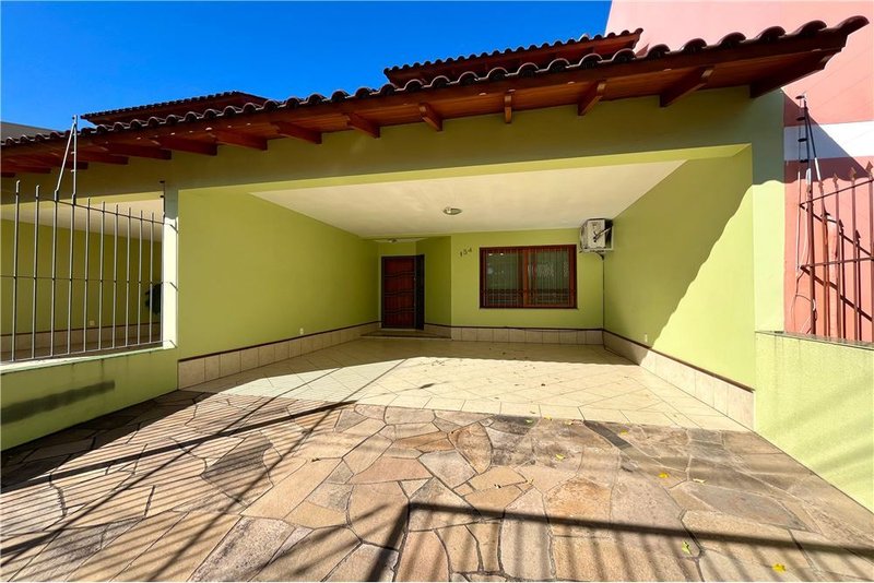 Casa com 3 dormitórios 600m da Av Baltazar De Olivera Garcia Hugo Nelson Magalhães Porto Alegre - 