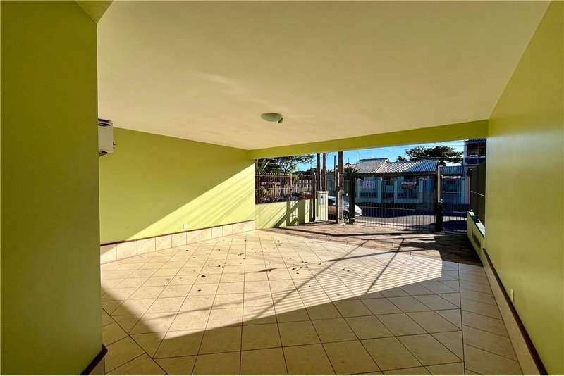 Casa com 3 dormitórios 600m da Av Baltazar De Olivera Garcia Hugo Nelson Magalhães Porto Alegre - 