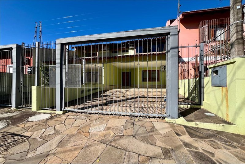 Casa com 3 dormitórios 600m da Av Baltazar De Olivera Garcia Hugo Nelson Magalhães Porto Alegre - 