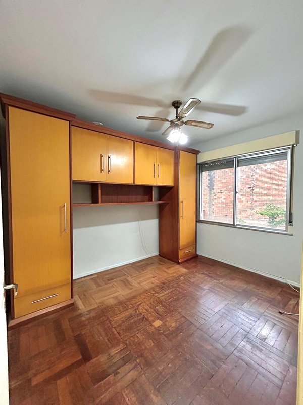 Apartamento 2 dormitórios com 1 vaga, no Jardim Botânico Rua Doutor Salvador Franca Porto Alegre - 