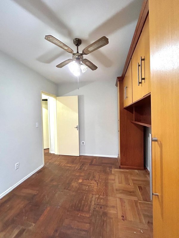 Apartamento 2 dormitórios com 1 vaga, no Jardim Botânico Rua Doutor Salvador Franca Porto Alegre - 