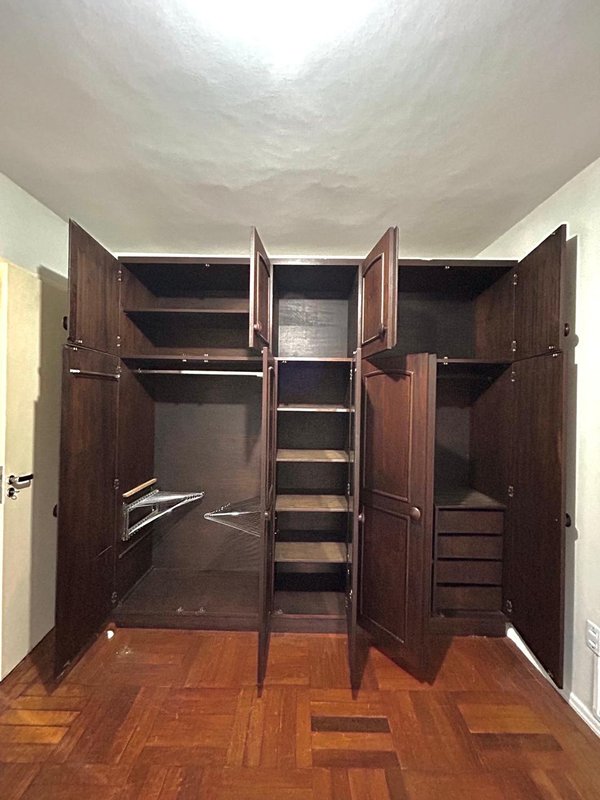Apartamento 2 dormitórios com 1 vaga, no Jardim Botânico Rua Doutor Salvador Franca Porto Alegre - 