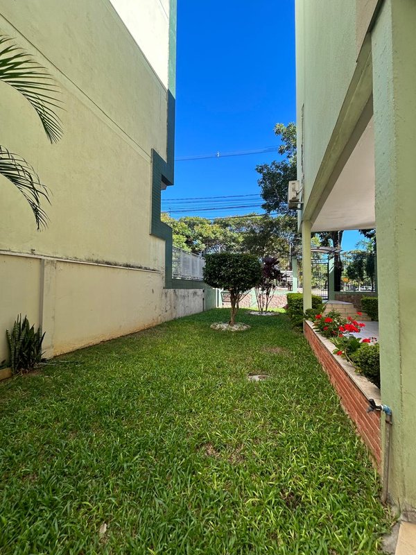 Apartamento 2 dormitórios com 1 vaga, no Jardim Botânico Rua Doutor Salvador Franca Porto Alegre - 