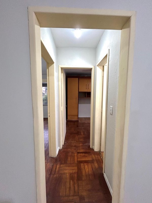 Apartamento 2 dormitórios com 1 vaga, no Jardim Botânico Rua Doutor Salvador Franca Porto Alegre - 