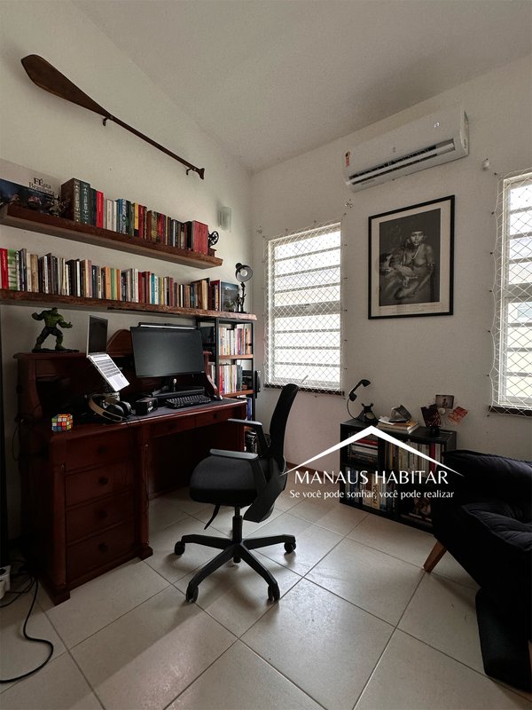 Cada à venda no Residencial Golden Ville, 03 suítes + escritório! Rua Cachoeira da Onça Manaus - 