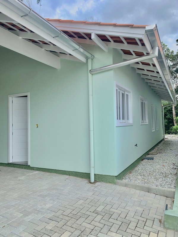 CASA COM 1 SUÍTE MAIS DOIS DORMITÓRIOS EM DOM JOAQUIM - Brusque - 