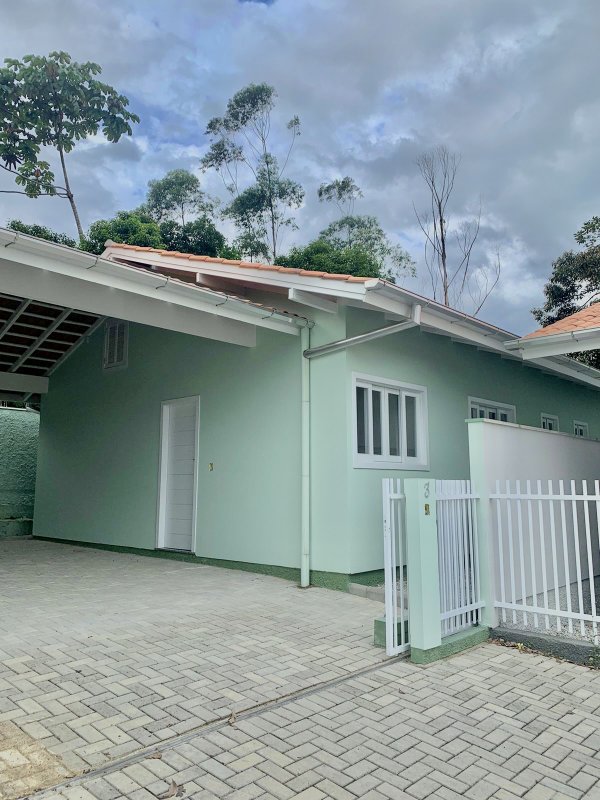 CASA COM 1 SUÍTE MAIS DOIS DORMITÓRIOS EM DOM JOAQUIM - Brusque - 