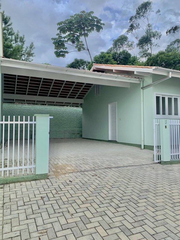 CASA COM 1 SUÍTE MAIS DOIS DORMITÓRIOS EM DOM JOAQUIM - Brusque - 