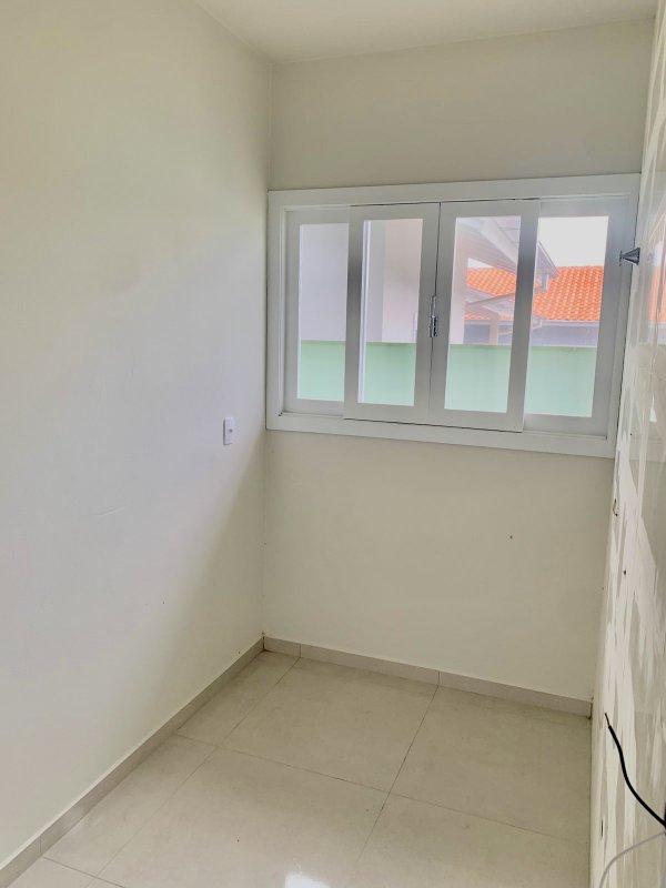 CASA COM 1 SUÍTE MAIS DOIS DORMITÓRIOS EM DOM JOAQUIM - Brusque - 