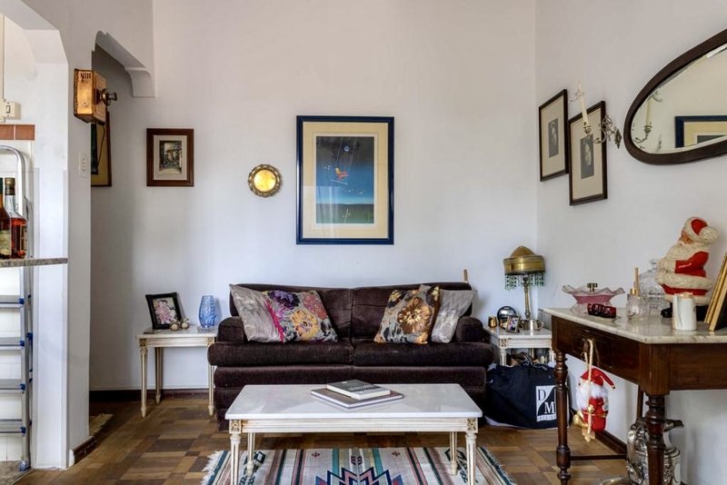 R$ 320.000 - OPORTUNIDADE - APARTAMENTO DE FRENTE - 65M2 - 2 DORM - SACADA Rua Tiradentes Porto Alegre - 