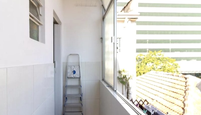 R$ 320.000 - OPORTUNIDADE - APARTAMENTO DE FRENTE - 65M2 - 2 DORM - SACADA Rua Tiradentes Porto Alegre - 