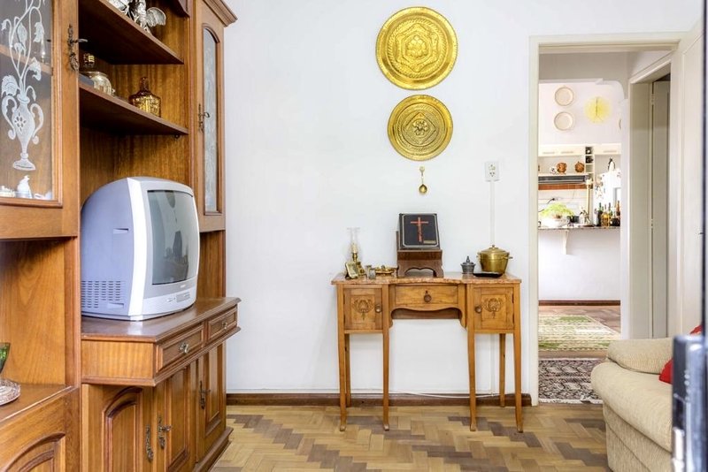 R$ 320.000 - OPORTUNIDADE - APARTAMENTO DE FRENTE - 65M2 - 2 DORM - SACADA Rua Tiradentes Porto Alegre - 
