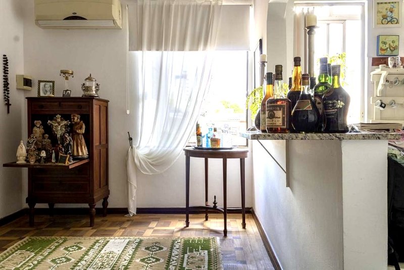 R$ 320.000 - OPORTUNIDADE - APARTAMENTO DE FRENTE - 65M2 - 2 DORM - SACADA Rua Tiradentes Porto Alegre - 