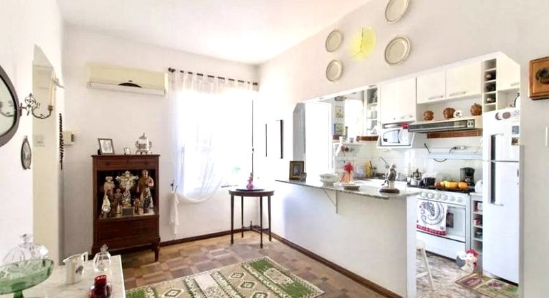 R$ 320.000 - OPORTUNIDADE - APARTAMENTO DE FRENTE - 65M2 - 2 DORM - SACADA Rua Tiradentes Porto Alegre - 