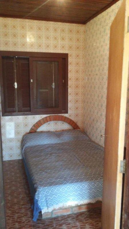 Casa com 3 quartos, garagem fechada e edícula. Documentos em ordem, pode Financiar com BCO Rua Irai Capão da Canoa - 