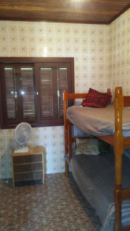 Casa com 3 quartos, garagem fechada e edícula. Documentos em ordem, pode Financiar com BCO Rua Irai Capão da Canoa - 